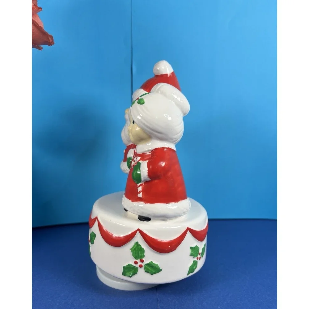 Santa & Mrs Clause Musical Figurine- Plays 
